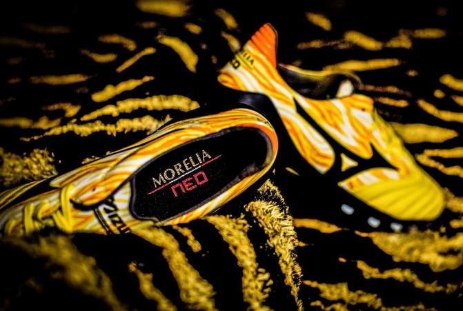 ミズノ モレリアネオ2 Korean Tiger 登場 (海外限定販売カラー