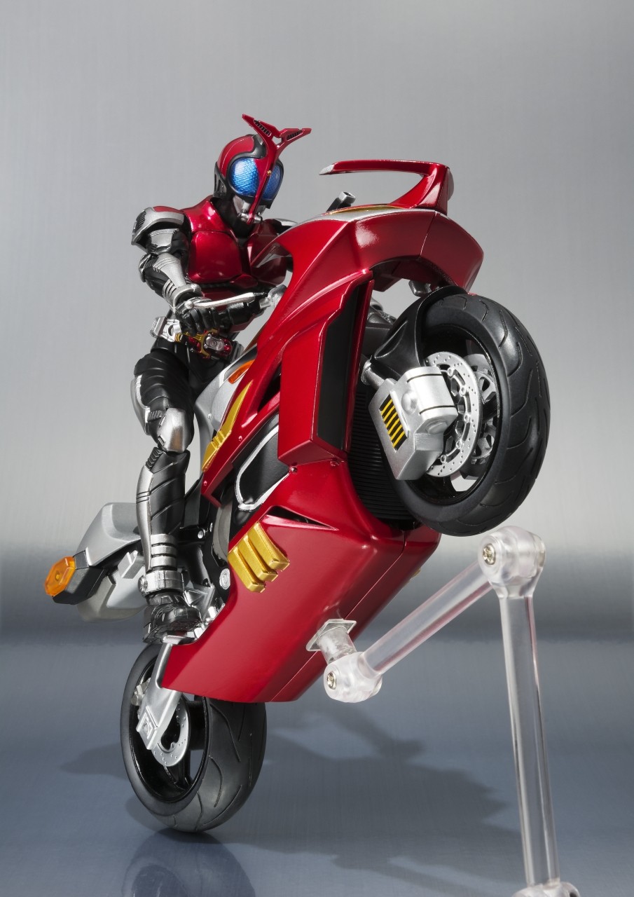 真骨彫製法「仮面ライダーガタック」＆「カブトエクステンダー」ご紹介