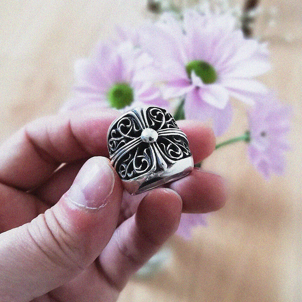 クロムハーツらしさ」を思う存分楽しめるリング – クラシックオーバル