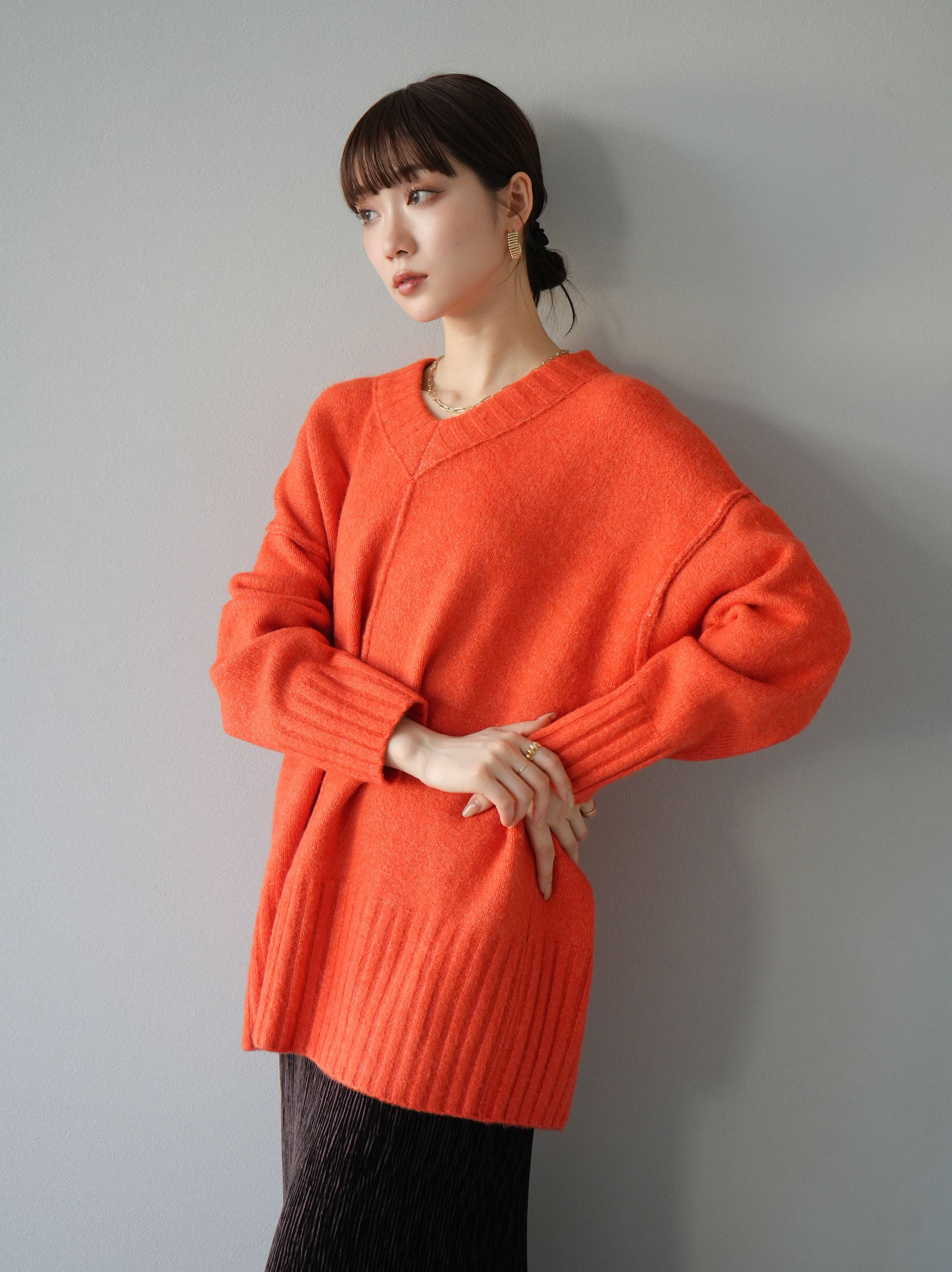 予約]もちもちリンキングVネックニット/オレンジ – Lumier