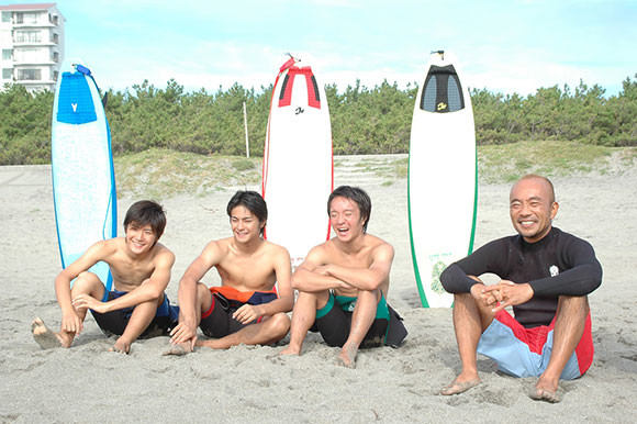 光を集めたような笑顔、三浦春馬の『キャッチ ア ウェーブ』｜編集KIM