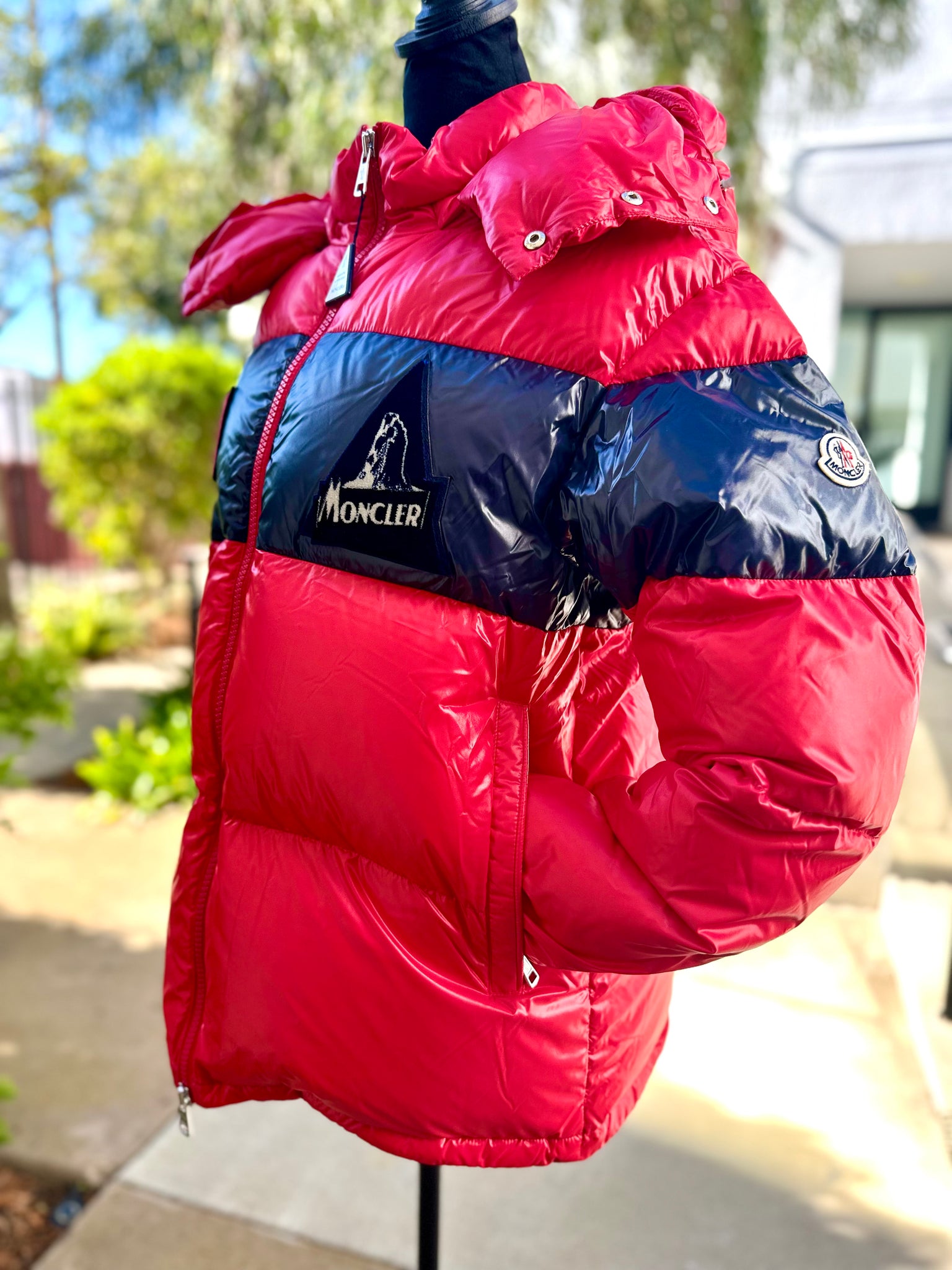 Authentic Moncler Gary red quilted down hooded jacket - Size M