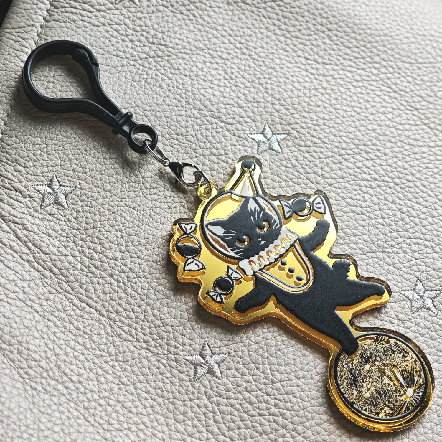 アクリルキーホルダー 黒猫・月光 – 宙フェス夜市