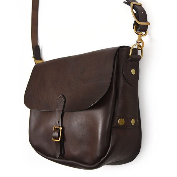 VASCO “LEATHER POSTMAN SHOULDER BAG -REGULAR”＜PLANE＞ | MASUYA