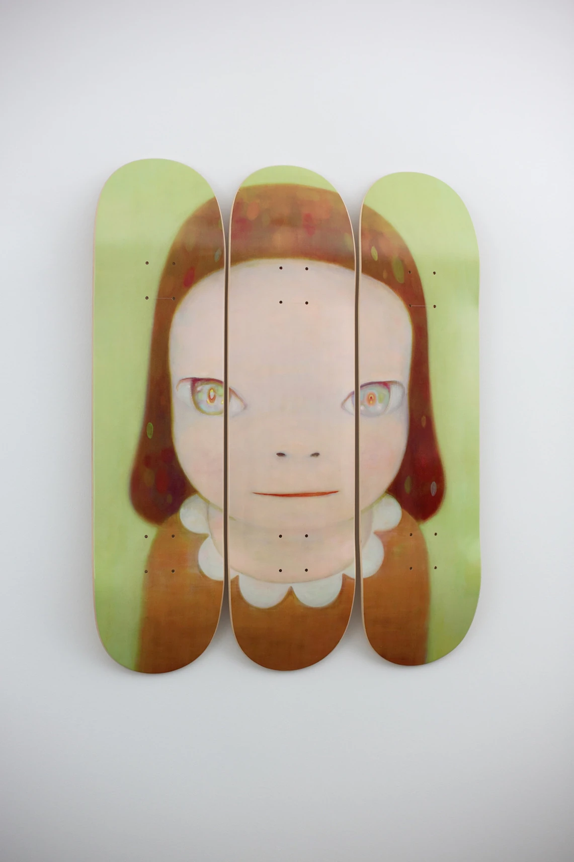 奈良美智のスケートデッキが愛知県に登場、地元アーティストとの