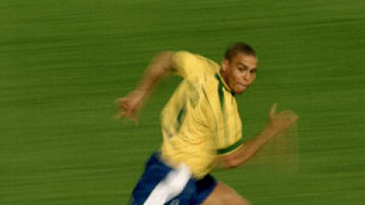 ロナウド、1998年フランス大会で全力疾走──サッカーW杯の名場面