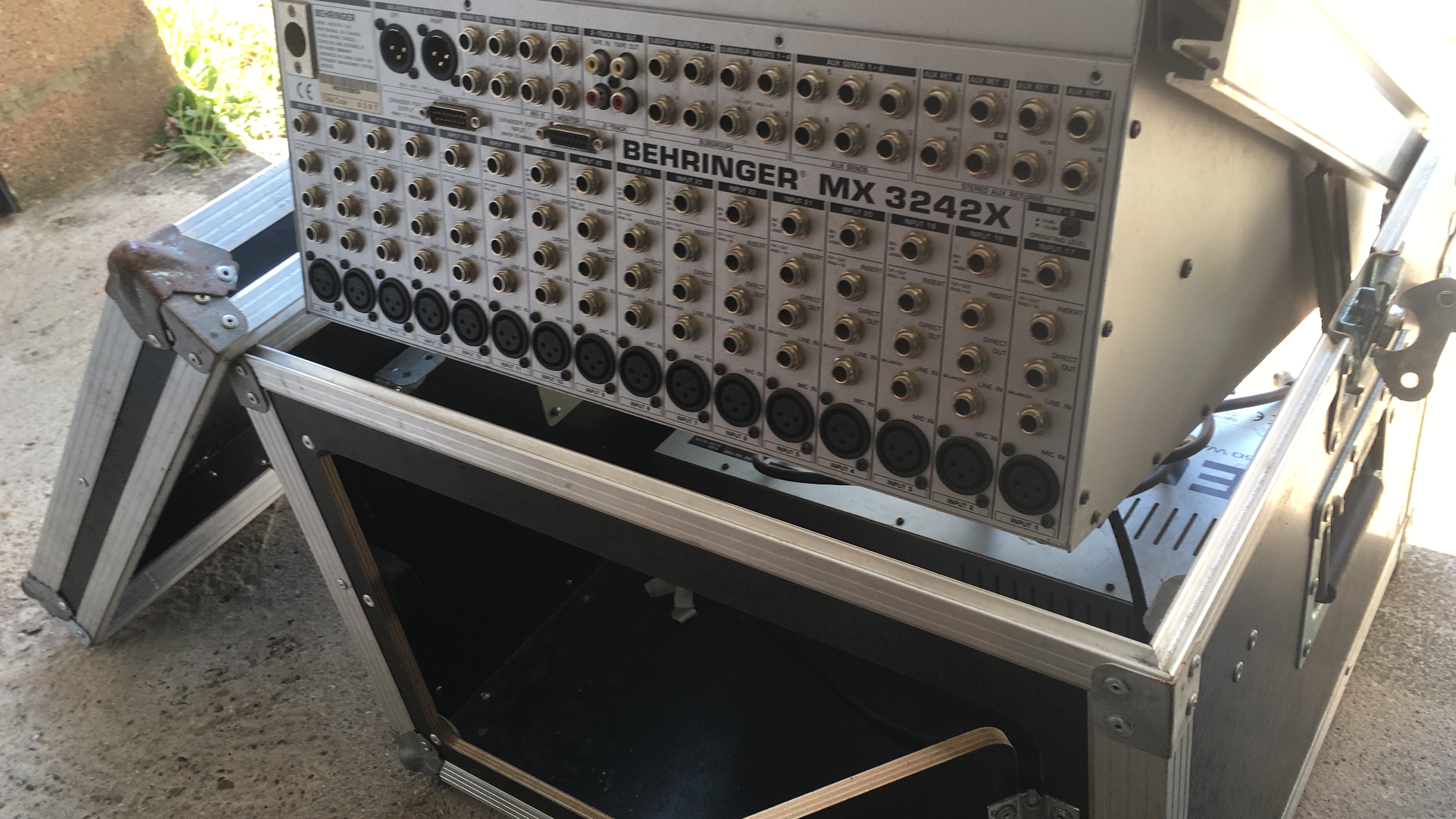 Eurorack MX3242X - Behringer Eurorack MX3242X - Audiofanzine