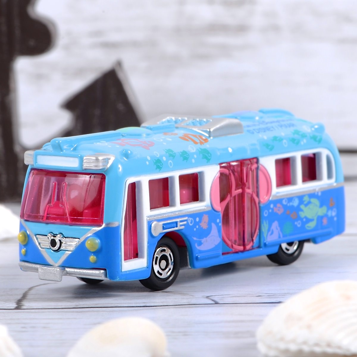 かわいい爽やかカラー！トミカ ディズニーリゾートクルーザー「ニモ