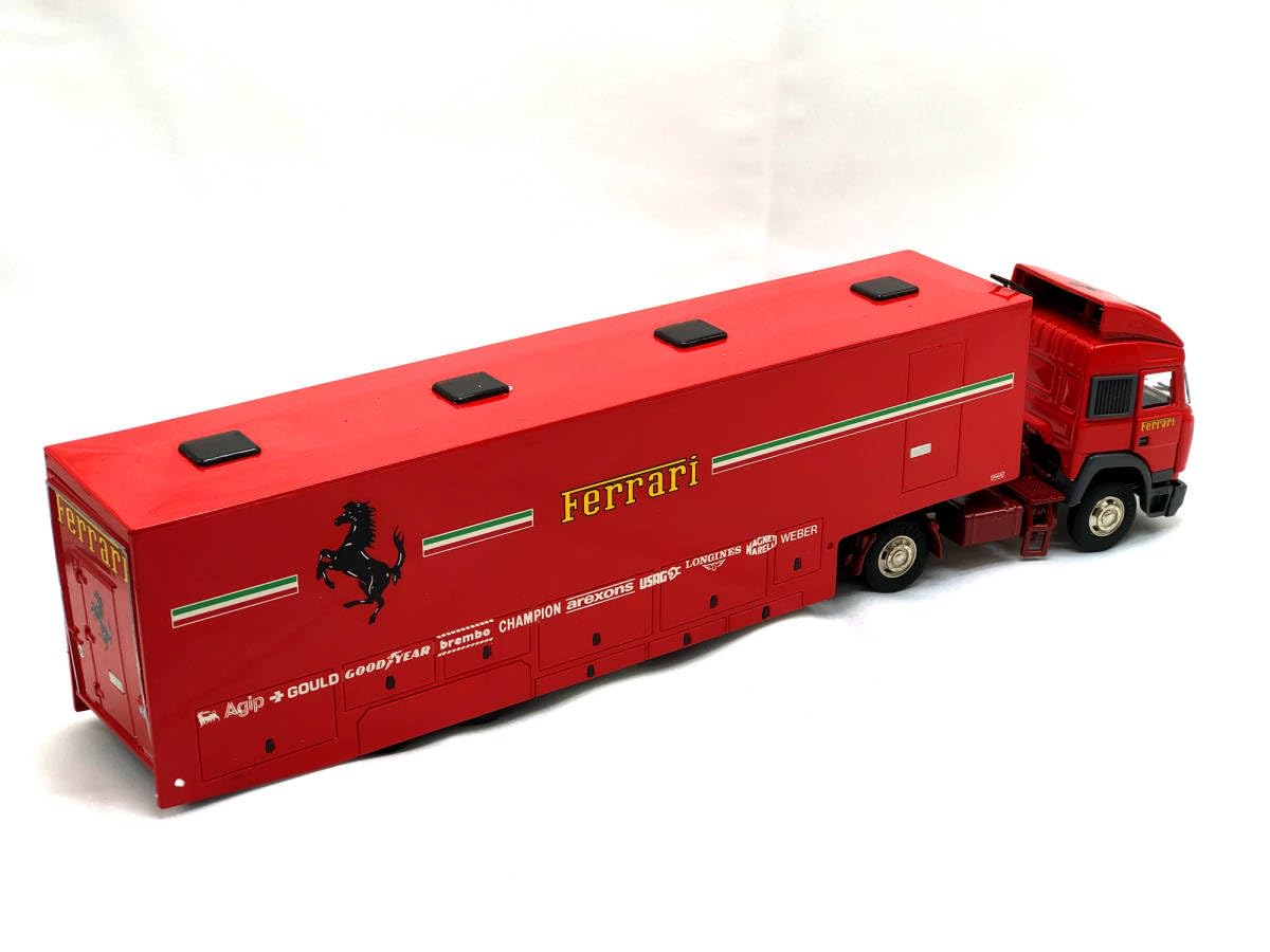 約40cmフェラーリ F1 トランスポーター 1⁄43 オールドカーズ（赤箱
