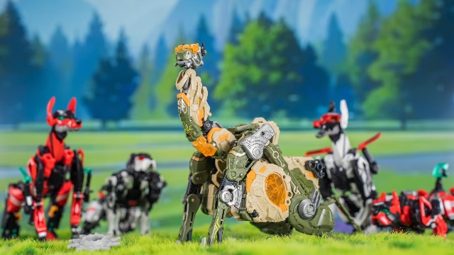 Amazon.com: 52TOYS BEASTBOX BB-51C JAWLIET Deformation Toys Action