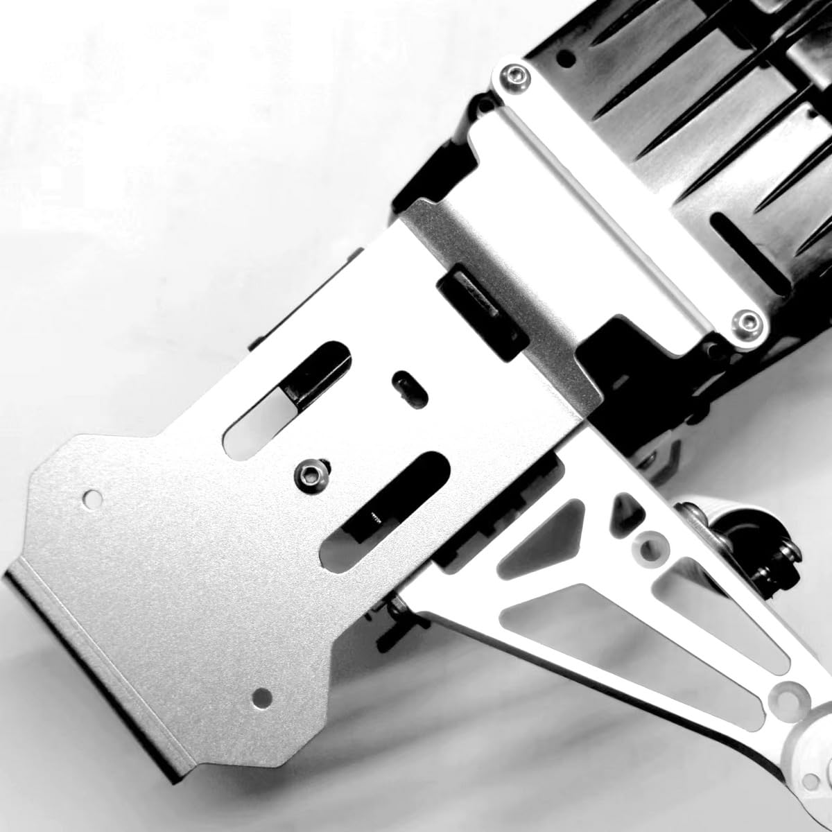 Amazon | KF アルミ製 フロント シャーシアーマー保護スキッドプレート