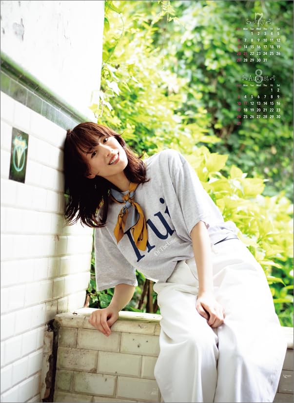 Amazon.co.jp: 綾瀬はるか 2025年 カレンダー 壁掛け CL25-0173