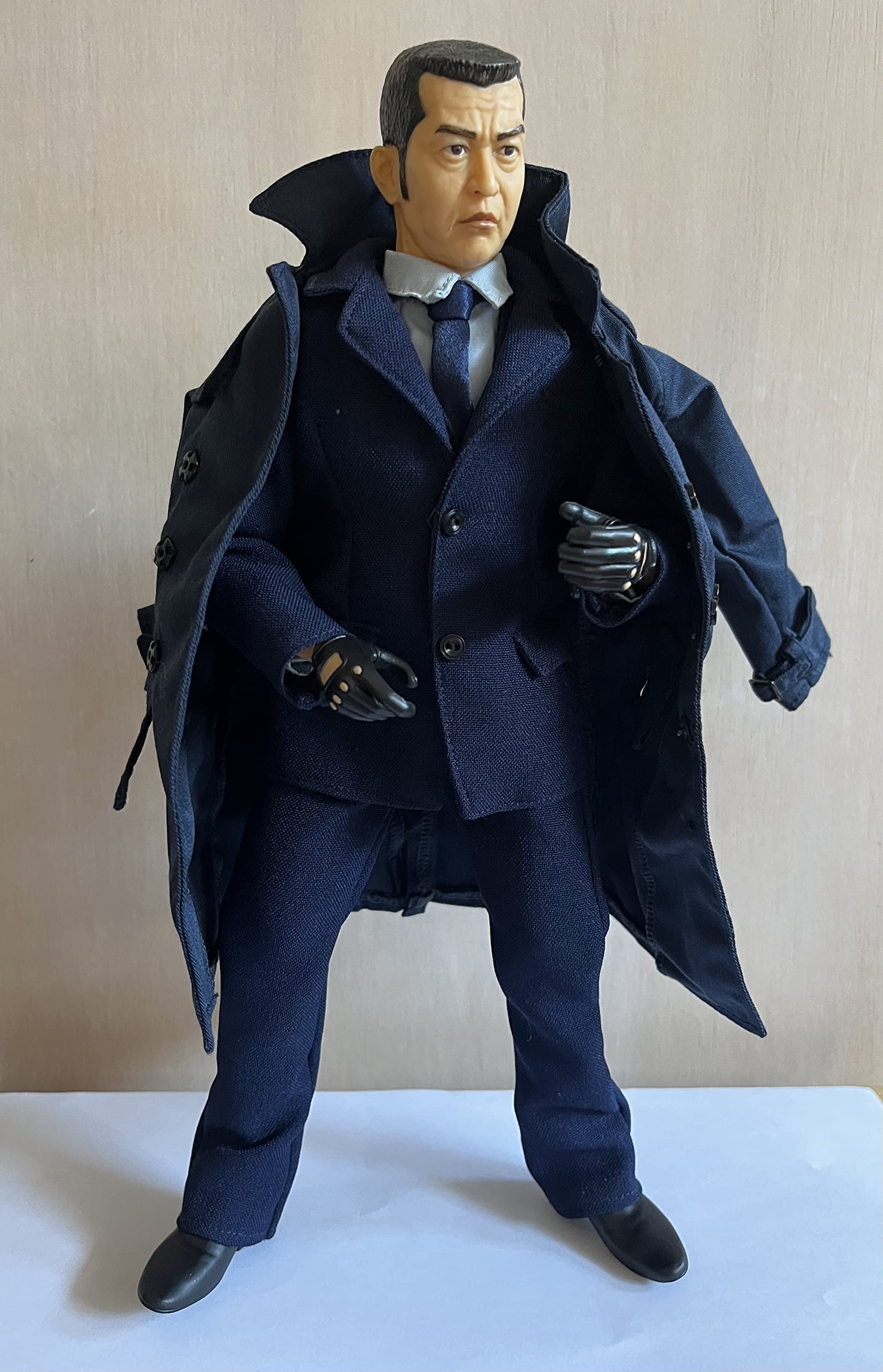 Amazon | 大きさ約30cm 西部警察 大門圭介 渡哲也 フル可動 フィギュア