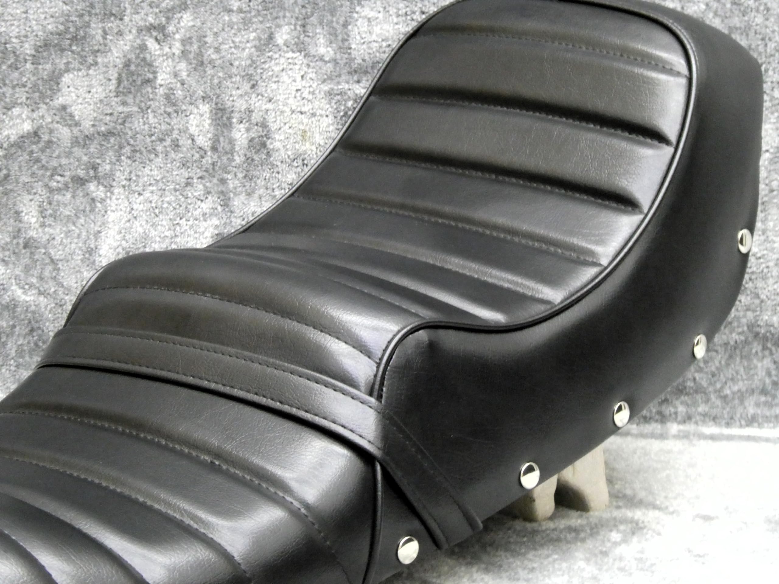 Amazon | GS400 タックロールシート (黒 レザー 鋲打ち)/ GS400E