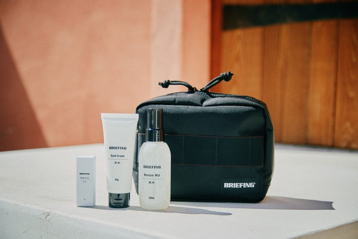前回即完だった人気ポーチ付き」ブリーフィング コスメティックスの“お