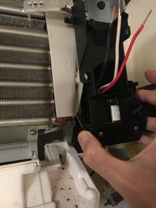 エアコンの分解（クーラー）