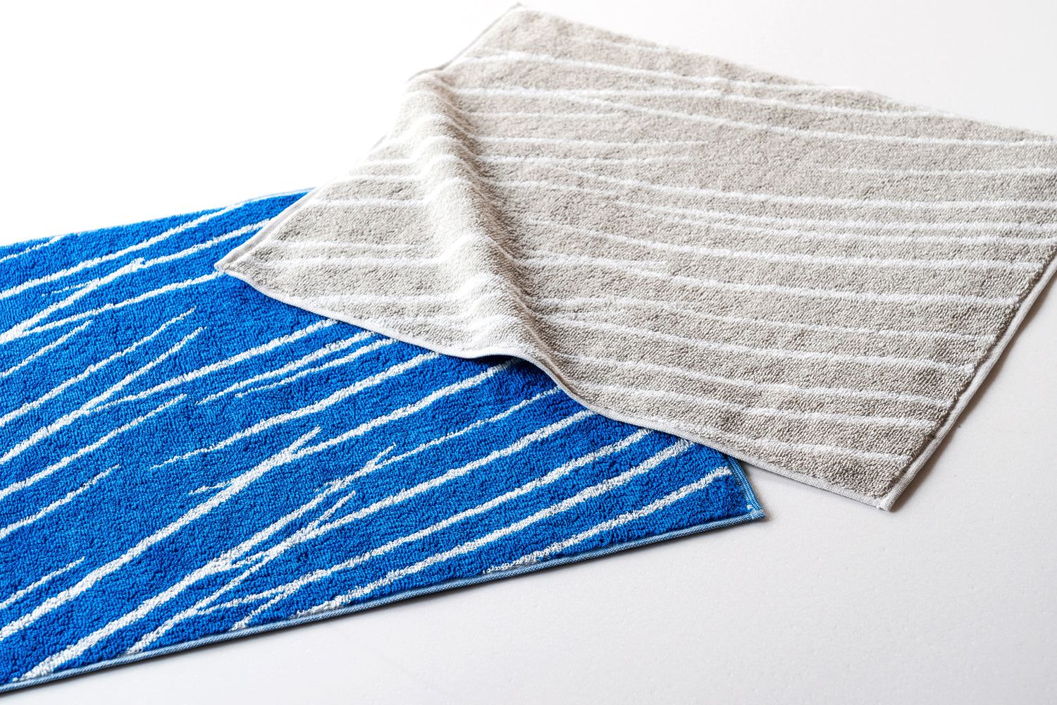 渓流 ゲストタオル BLUE | 石本藤雄デザインの食器、雑貨の通販