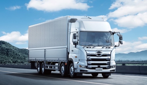 日野「HINOプロフィア」編｜大型トラックのメッキパーツ完全攻略ガイド
