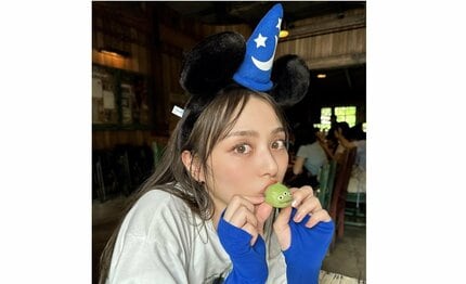 内田理央】 「リトルグリーンまん」を”はむっ” 「一番暑い時に行った