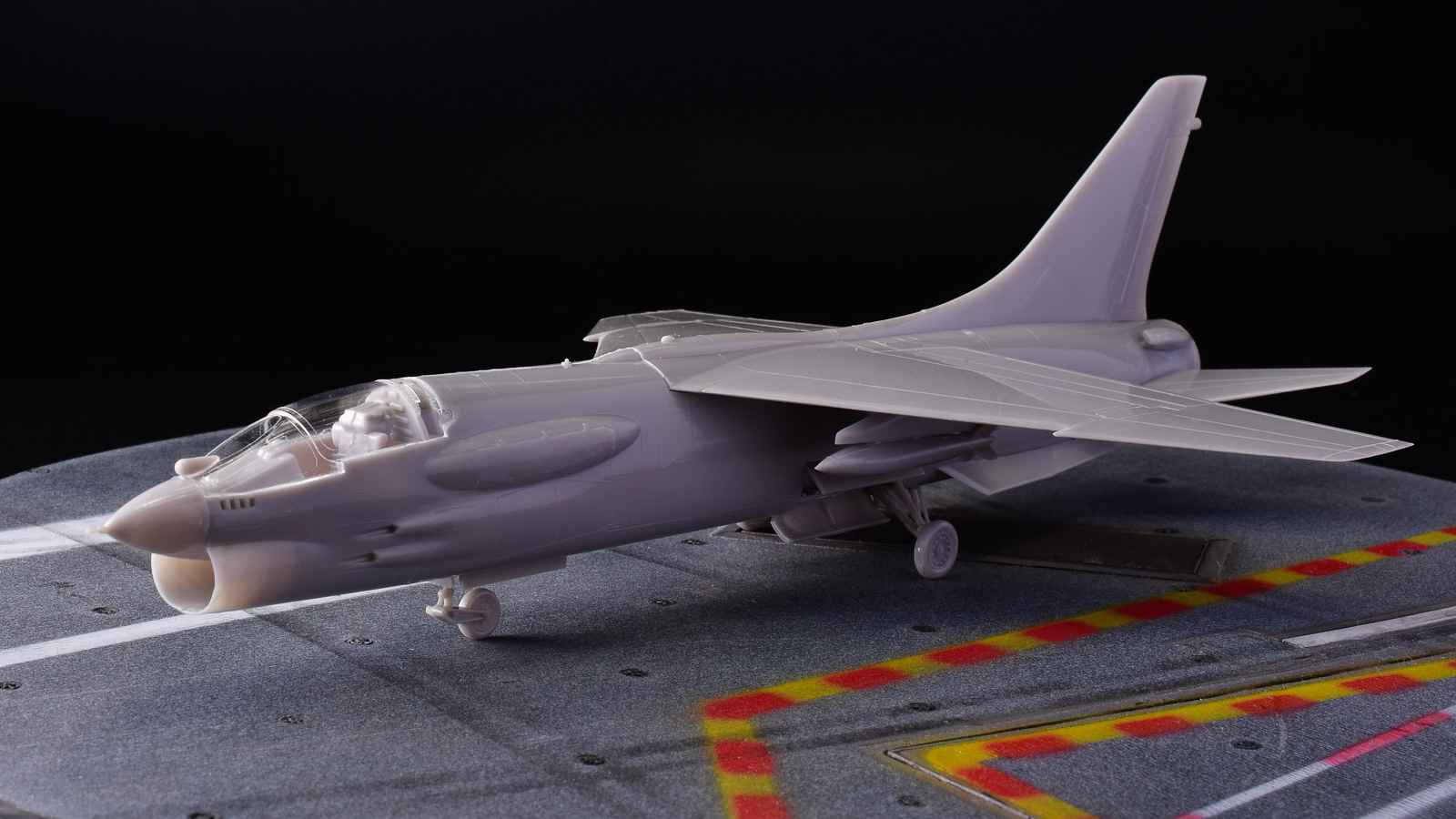 花金だ！仕事帰りに買うプラモ。1000円でベロベロに酔える「ハセガワ 1