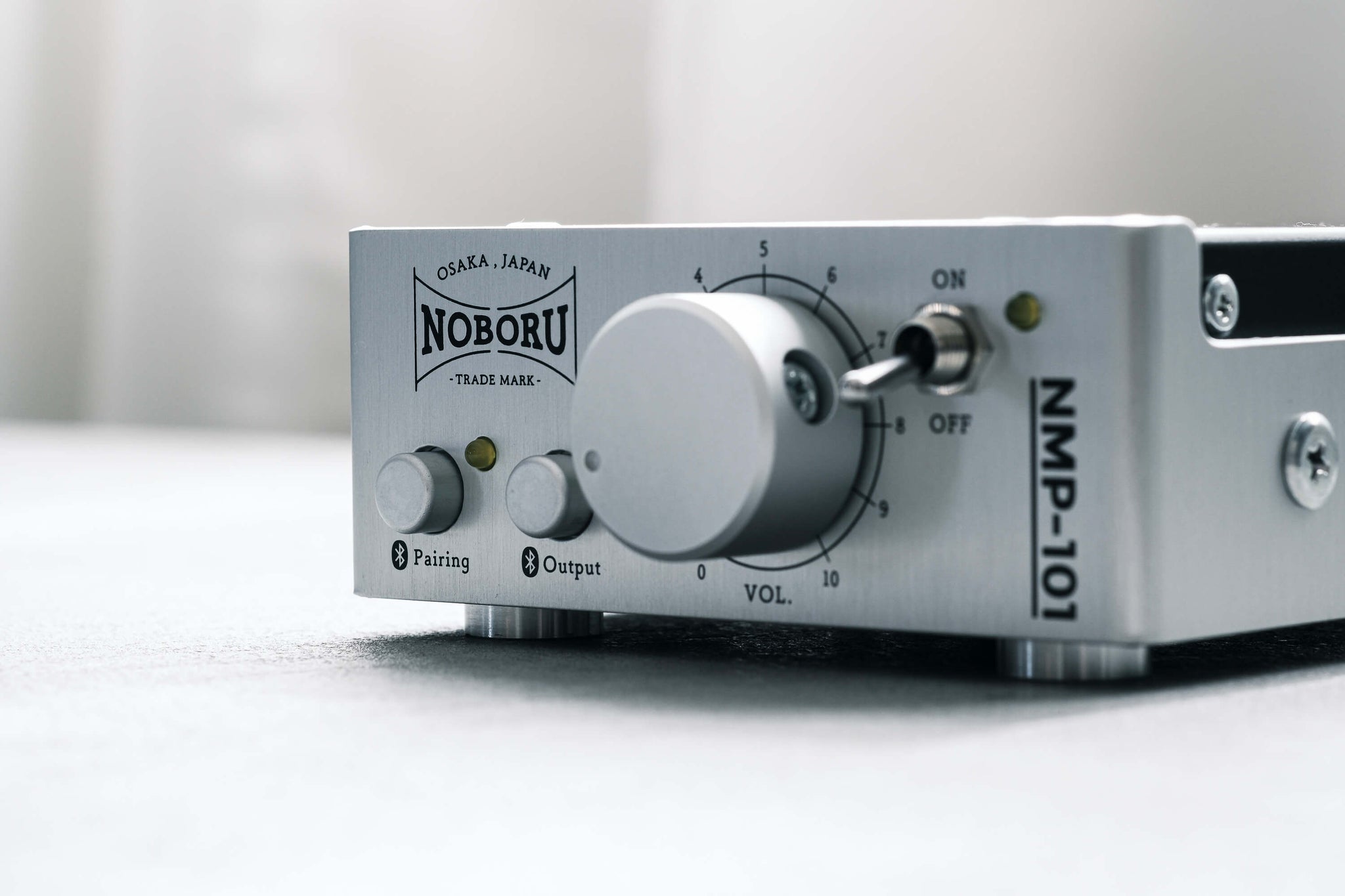 スタックアンプ/金属製ホーンスピーカー型【シルバー/ブラック