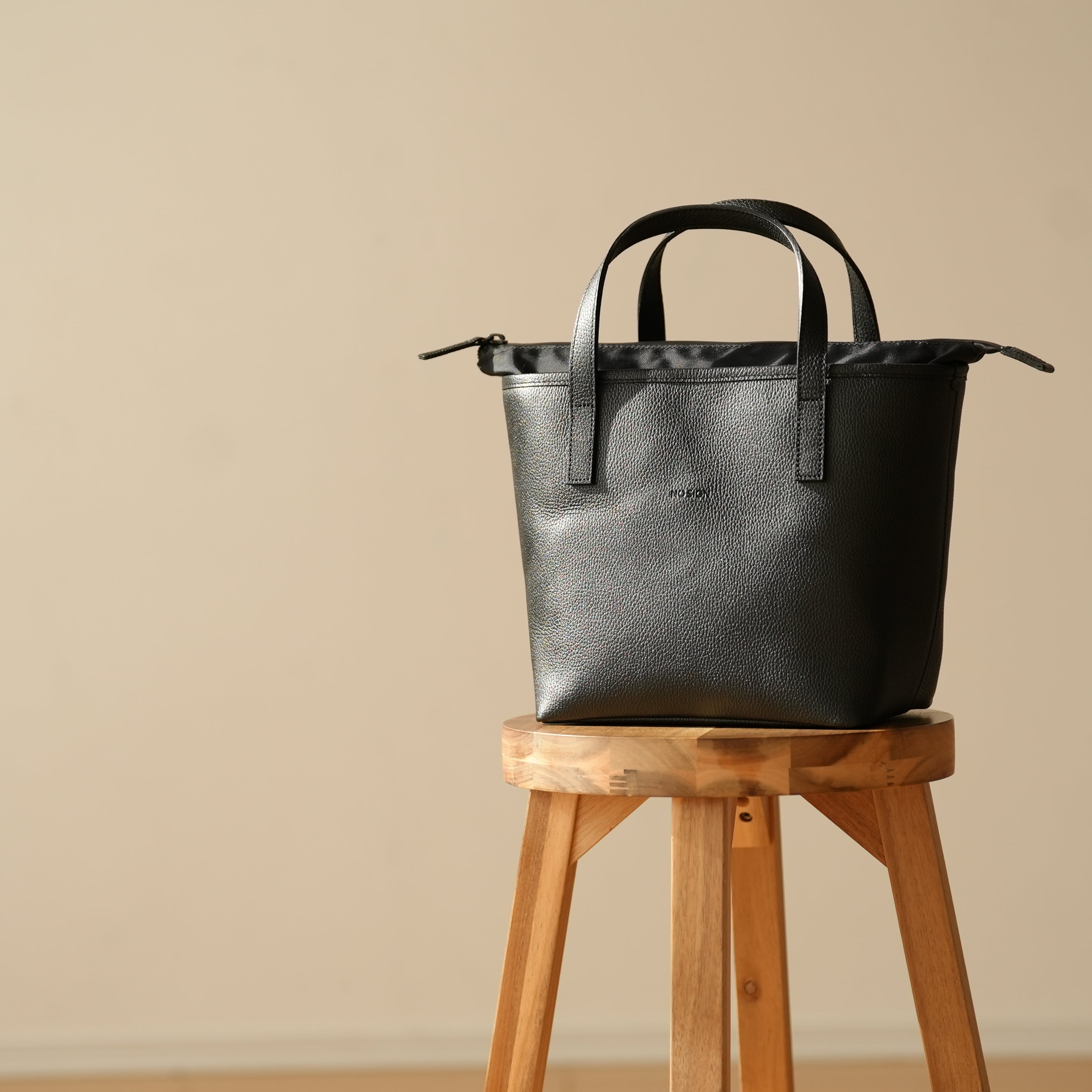 レザー トートバッグ M（ビジネストートバッグ）（本革 エンボスレザー