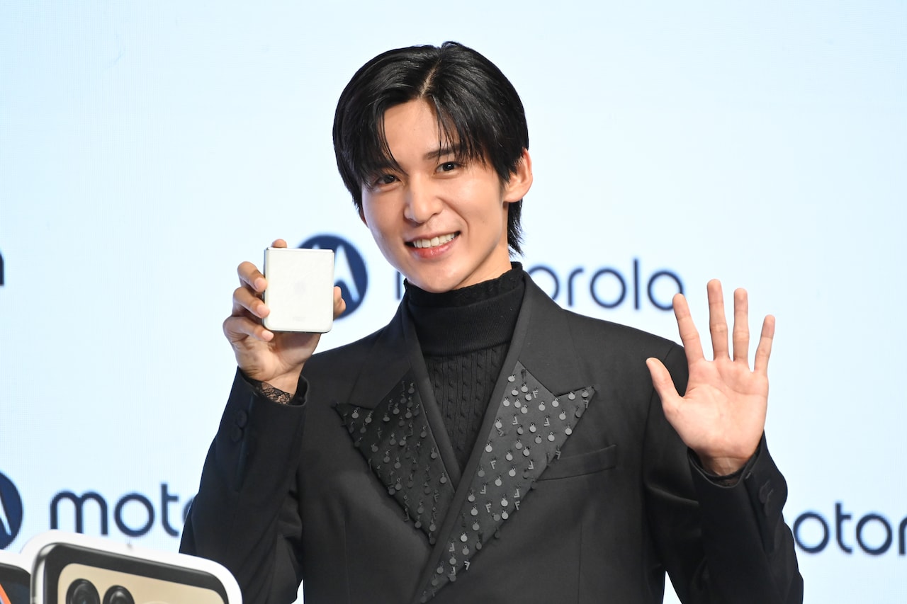 目黒蓮が“相棒”モトローラとの日々を明かす、渡辺翔太に撮影してもらっ