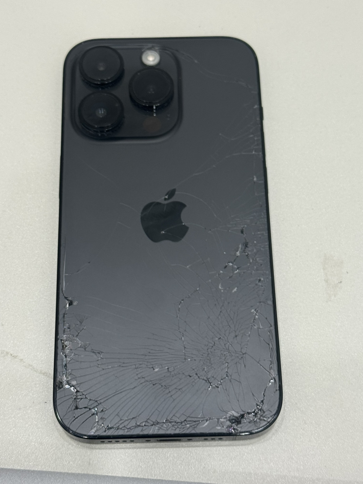 iPhone 14 Pro（背面割れ）を買取しました！背面ガラス割れでも査定