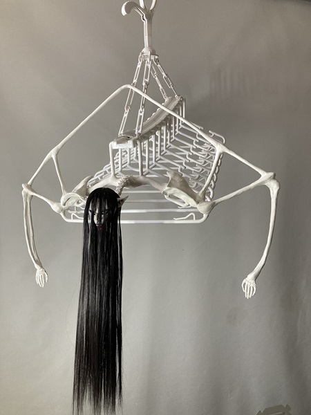 ハンガーで終尾の巨人を表現 エレン・ハンガーに「天才！」の声