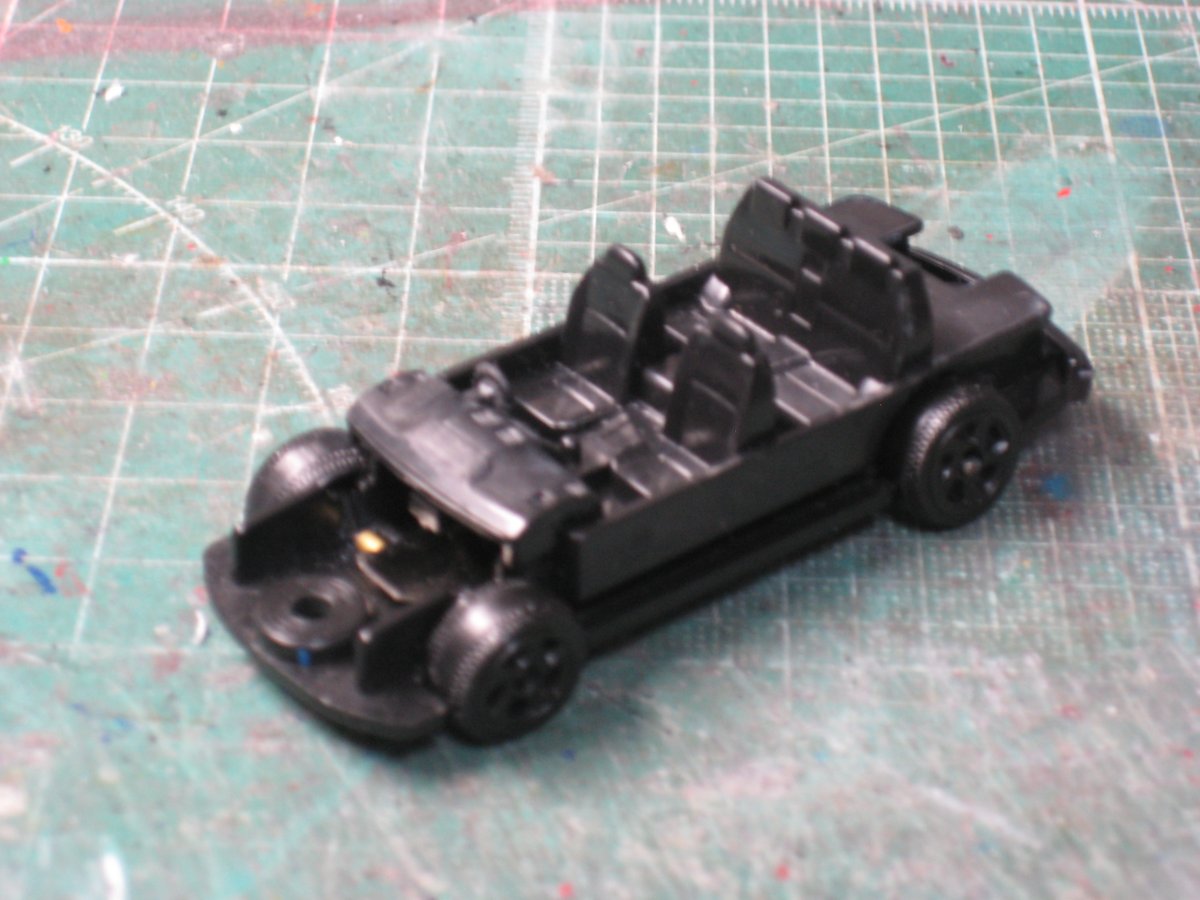 1枚目 無駄に作り込みすぎた指揮車の内装。 2枚目 2代目いすゞ