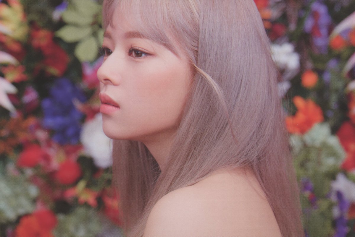 SCAN] TWICE 2nd full album Eyes wide open Photobook (ver. Story