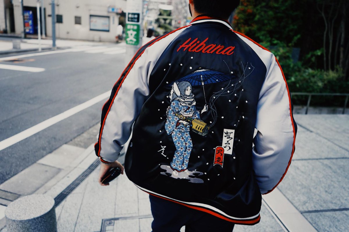 大人気「火花スカジャン」はリバーシブルだから1枚で2つのデザインが