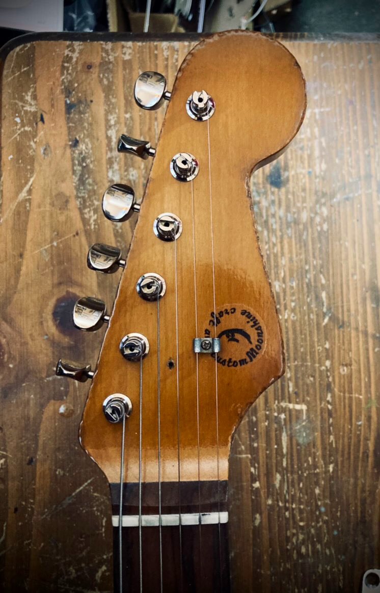 唐突ですが、 Moonshine craft & customさんにてフルオーダーでギター