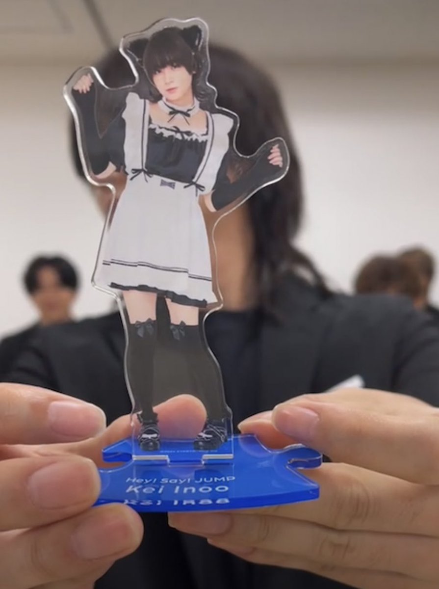 速報】伊野尾慧さんの本人プロデュースアクリルスタンドは猫耳ニーハイ