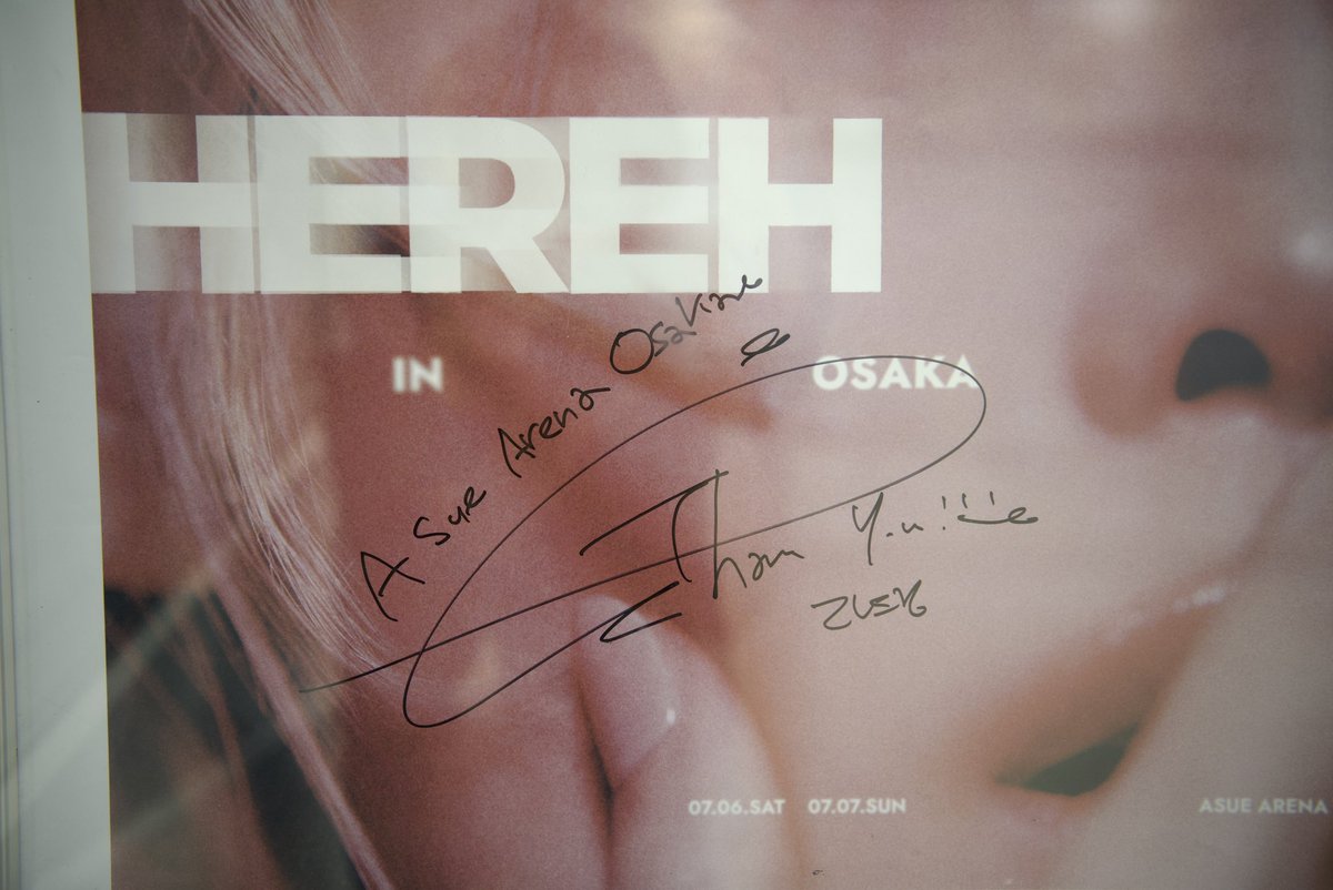IUさんのサイン @ Asue アリーナ大阪 (Asue Arena Osaka) 大切に飾って