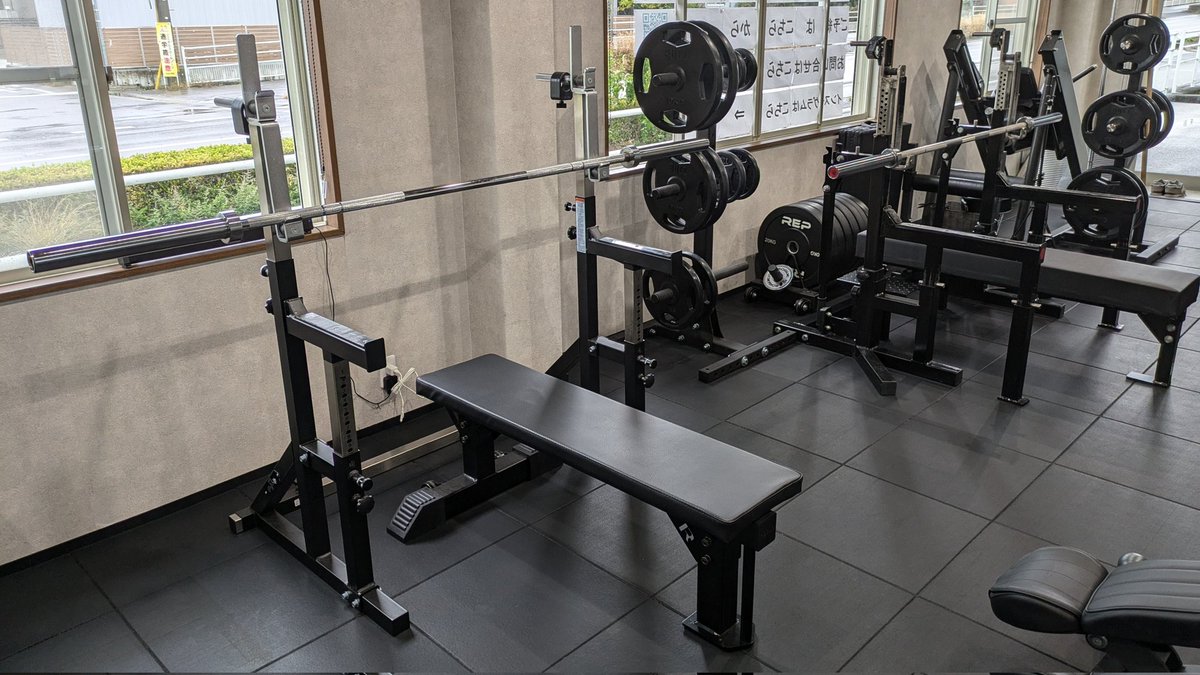 パワードラゴンスクワットラックはコンパクトだし軽量(セーフティ付き