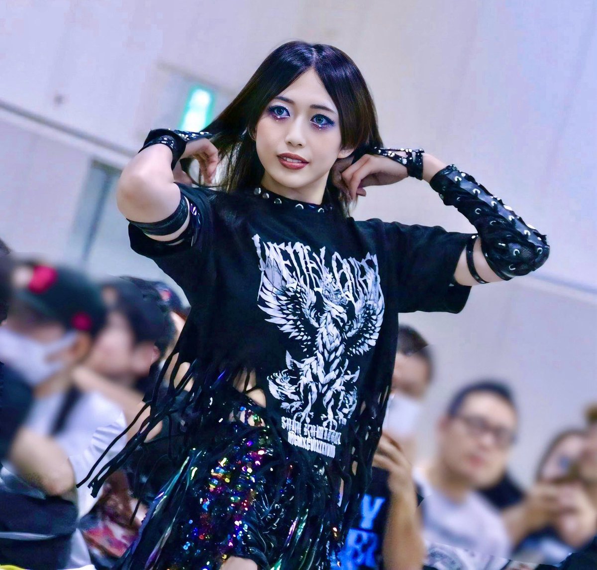 しもべたちに朗報だ！ やっと、 Phenex Queen Tシャツの 受注販売が