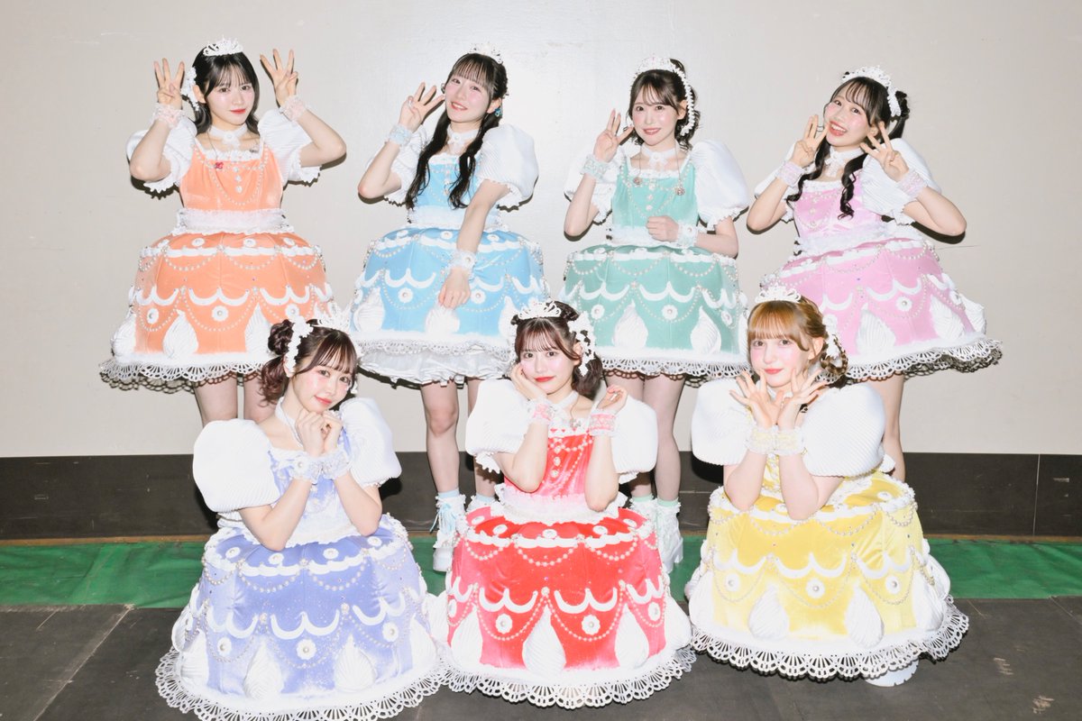 新衣装 解禁👗✨】 ケーキ衣装でさん周年をお祝い🎂・:*+. たくさんの