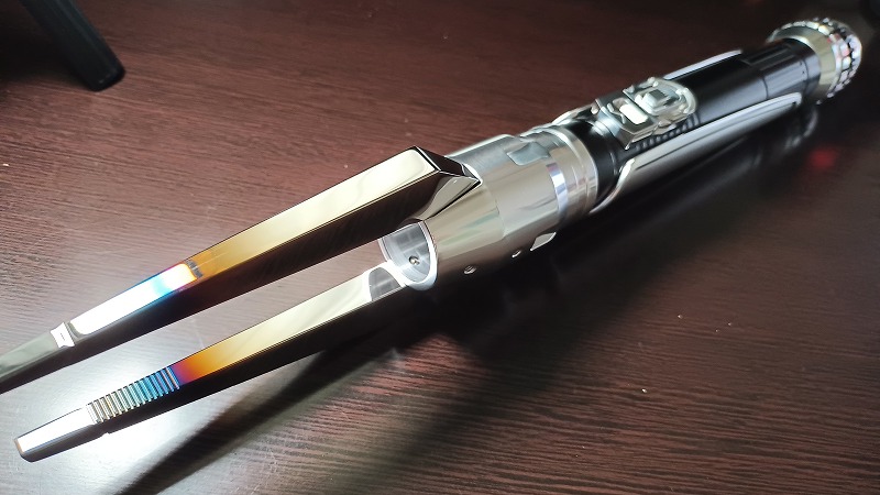 マンダロリアンをイメージしたライトセーバー アレックスセイバーズ