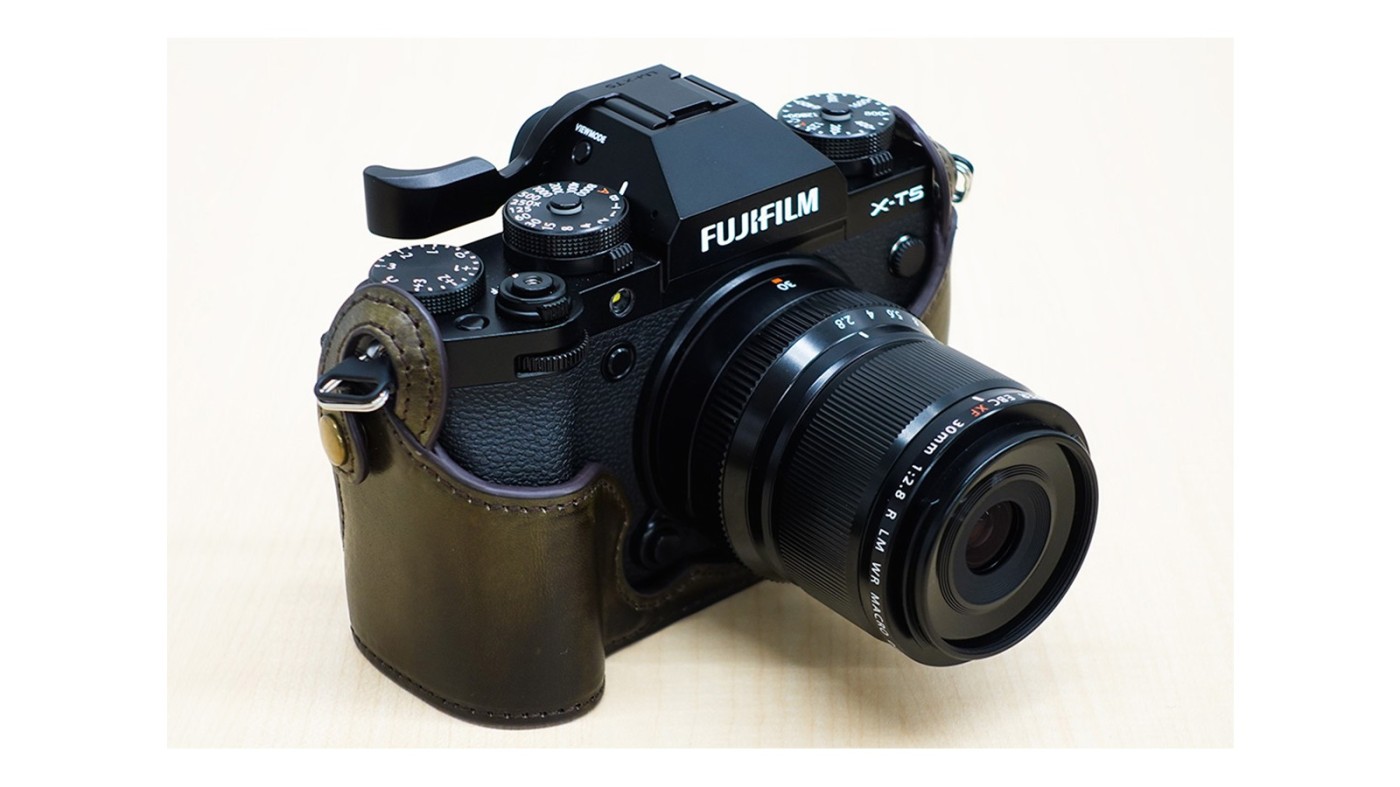 オリエンタルホビー「KAZA FUJIFILM X-T5専用 ハーフレザーケース