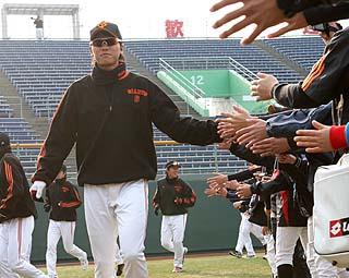 イベント盛りだくさん 宮崎キャンプのファンサービス | 読売