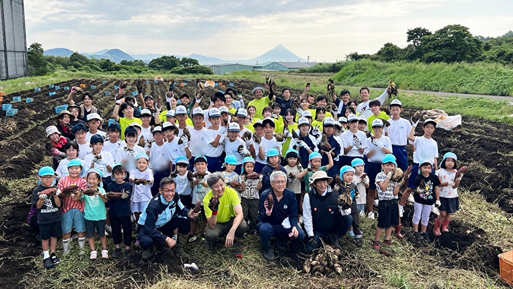 未来へつなぐ味」を地域と共に～「ソラシドファーム枕崎」で保育園児