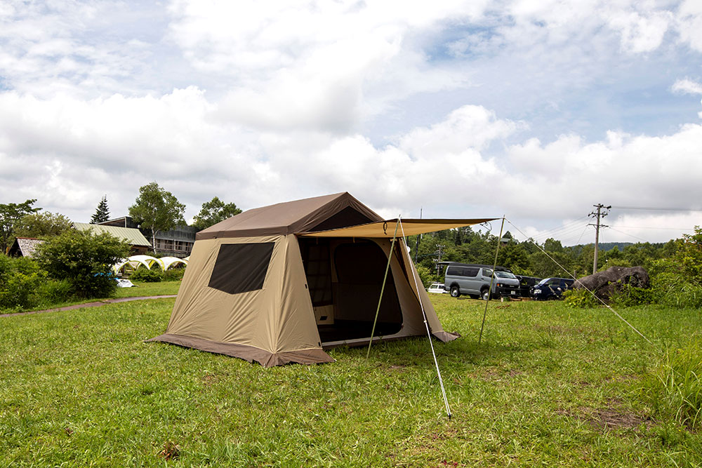 レトロなルックスが存在感を放つ80年代の名作ロッジ型テントが