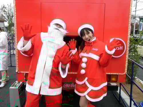 CMでおなじみコカ・コーラの“ハピネストラック”が町にやってきた