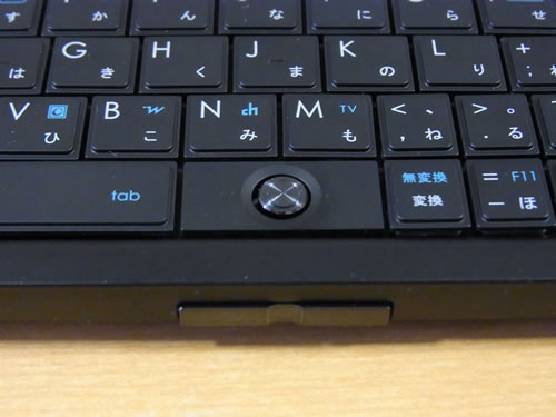 スマートフォンじゃない！ フルキーボードを搭載して進化した“ガラケー