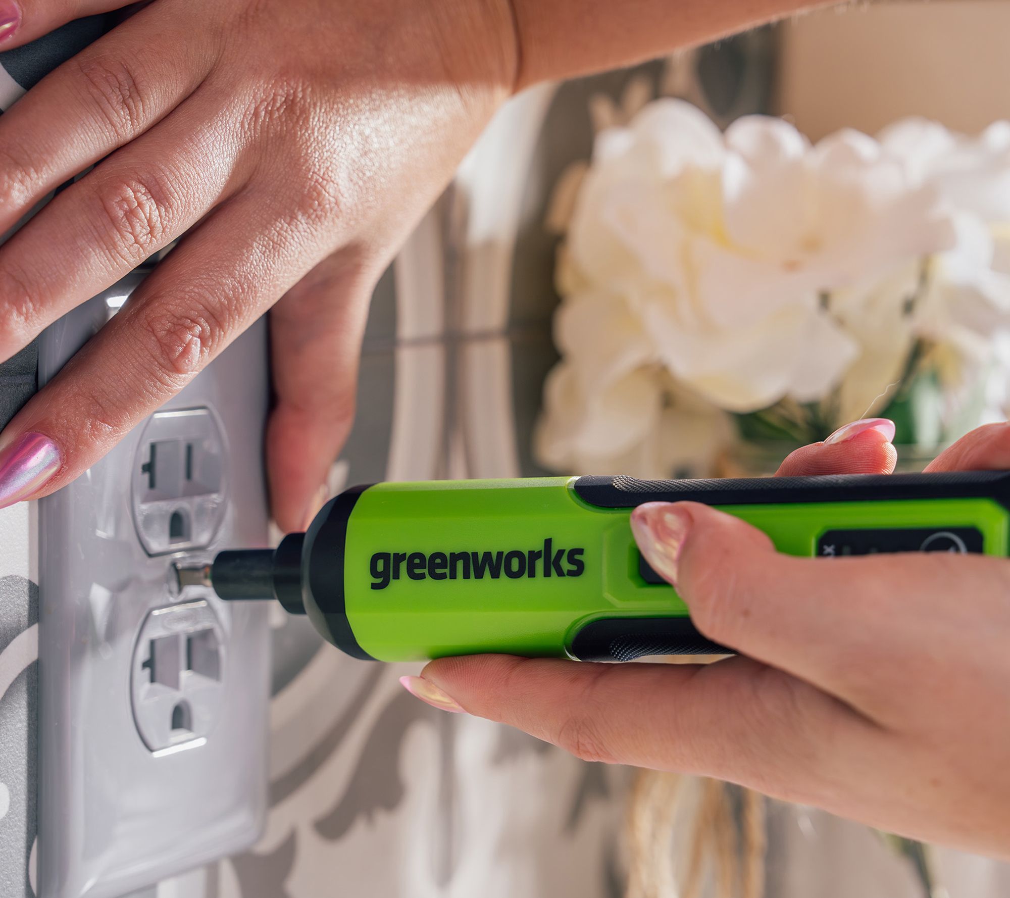Greenworks Set of 2 4V Screwdriver with 26-Piece Acessory Kit