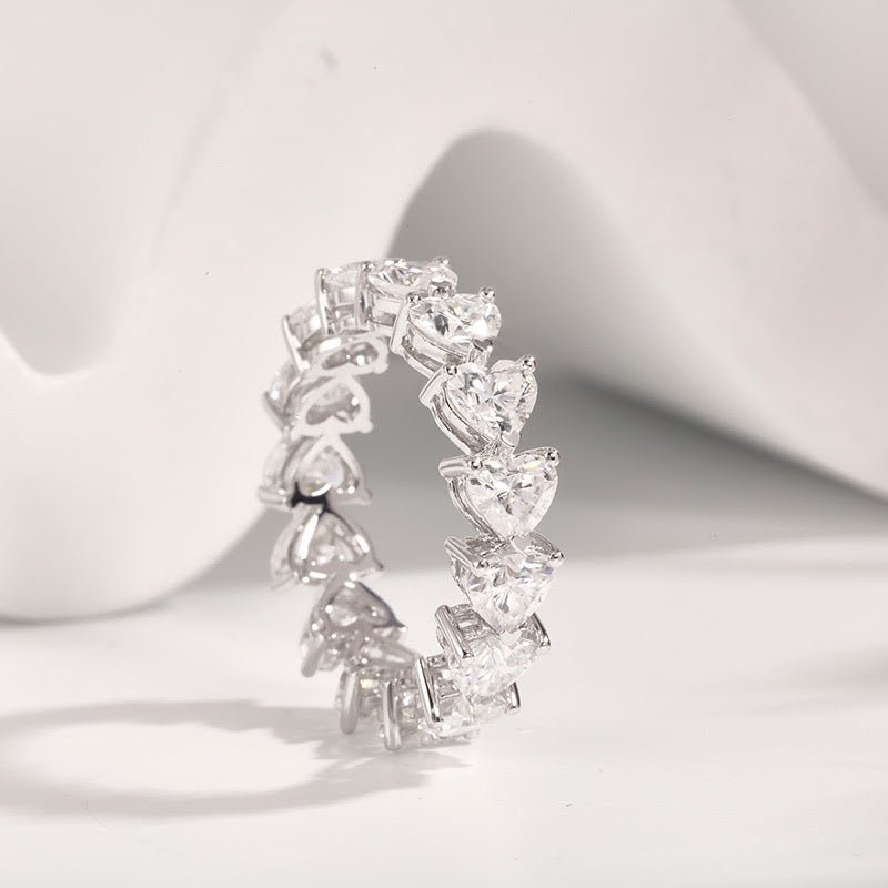 モアサナイト ハートシェイプフルエタニティリング – RADIANN