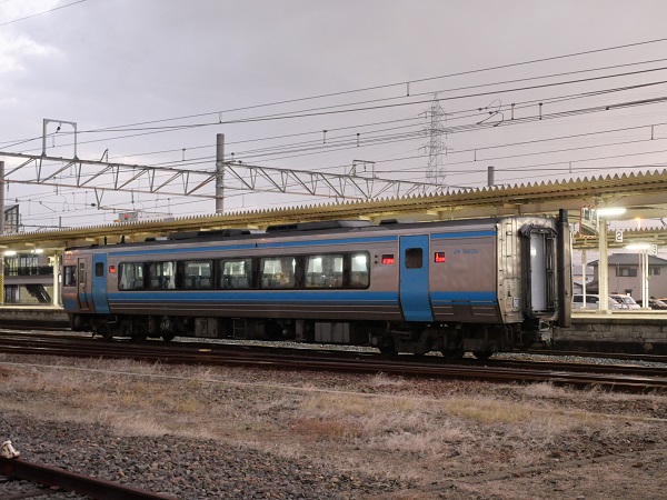 JR四国】2000系2156号が多度津工場へ回送 | 鉄道ホビダス