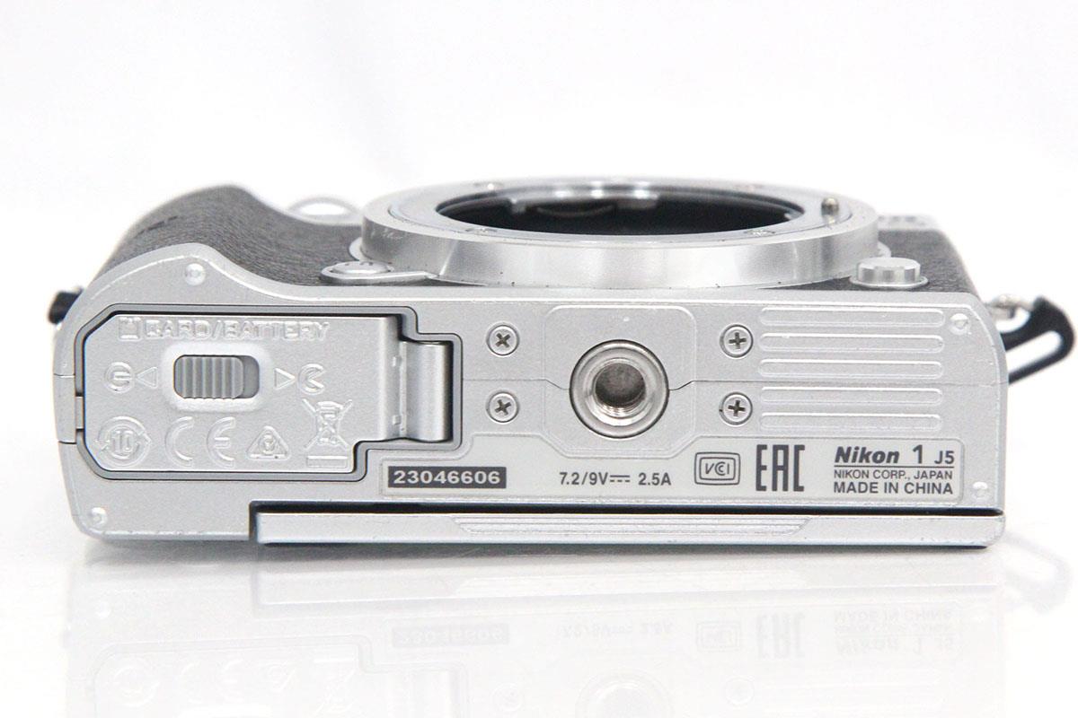 Nikon 1 J5 ダブルズームレンズキット シルバー シャッター回数 約4700