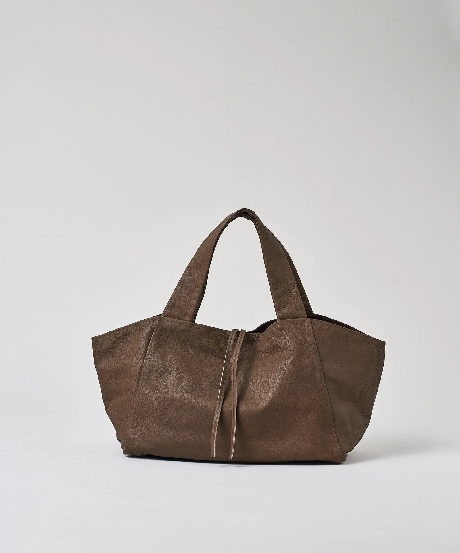 REN】《トートバッグ》軽くて柔らか、収納ポケットが豊富なやぎ革の